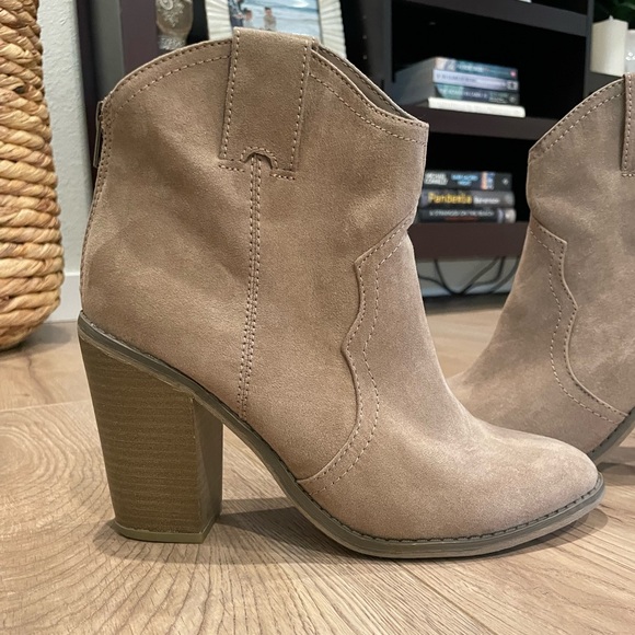 🐴✨ Target Merona Cowgirl Heels - 9 1/2 ✨🐴 - Picture 2 of 7